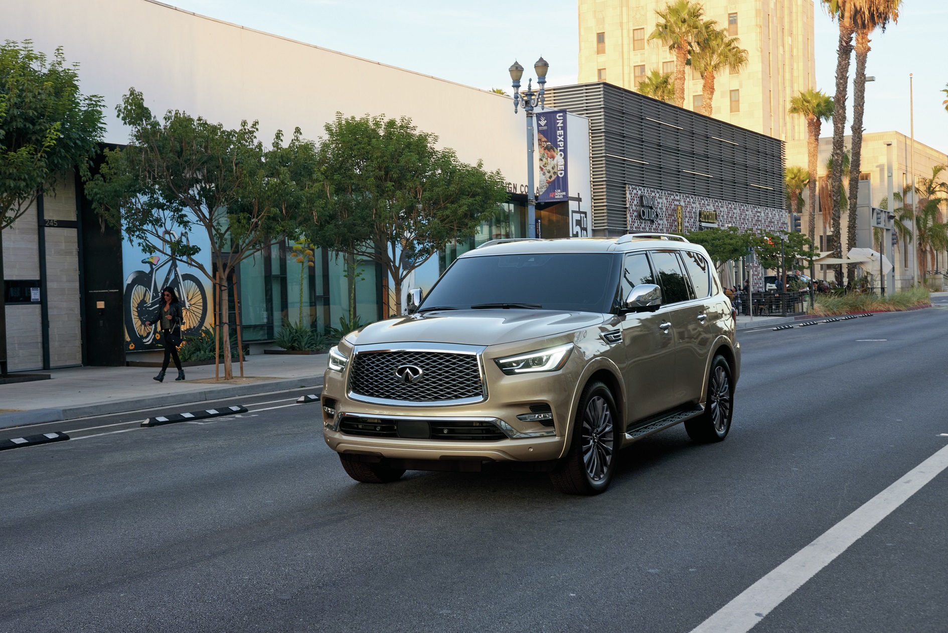 INFINITI QX80: Command your presence