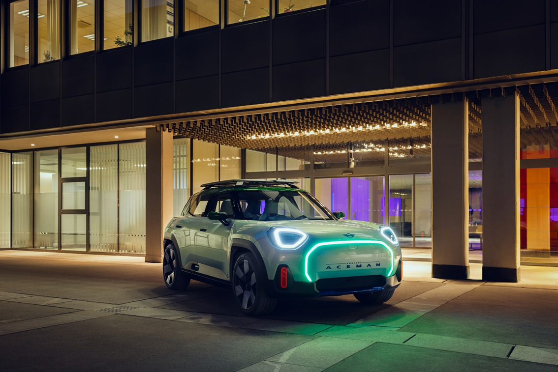 The first all-electric crossover model in the new MINI family