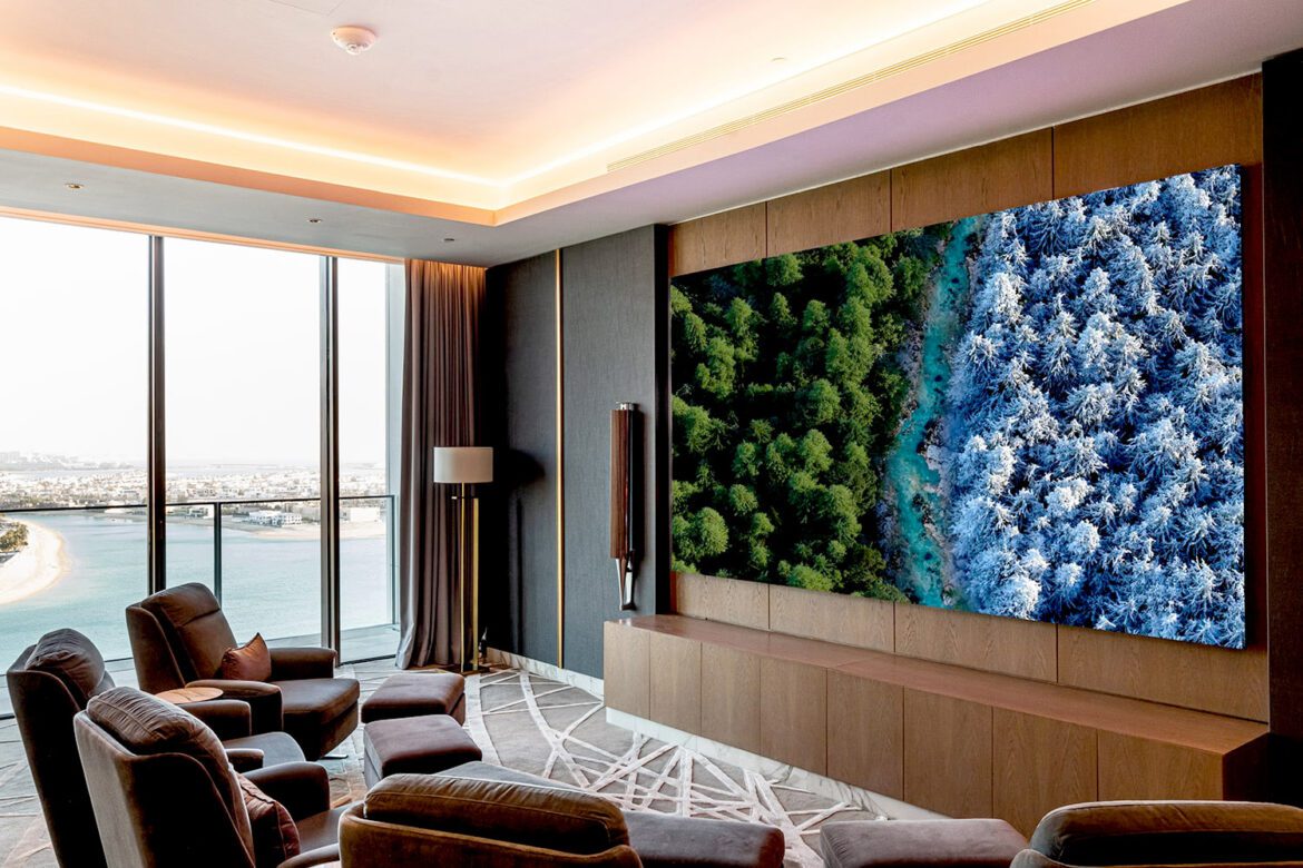 Samsung Mesmerizes Guests of Luxury Dubai Resort with The Wall and Smart Signage