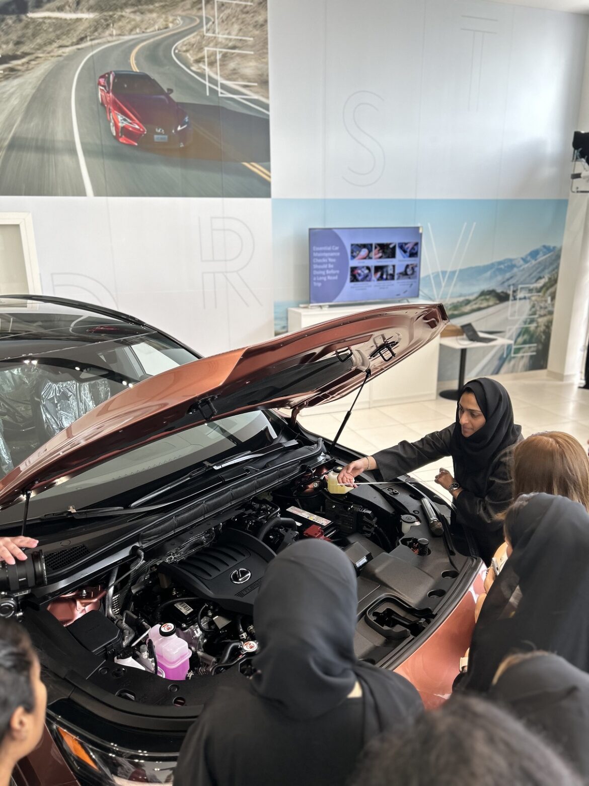Al-Futtaim Lexus Marks Emirati Women’s Day With An All-Women Workshop Hosted By The UAE’s First Female Mechanic Huda Al Matroushi