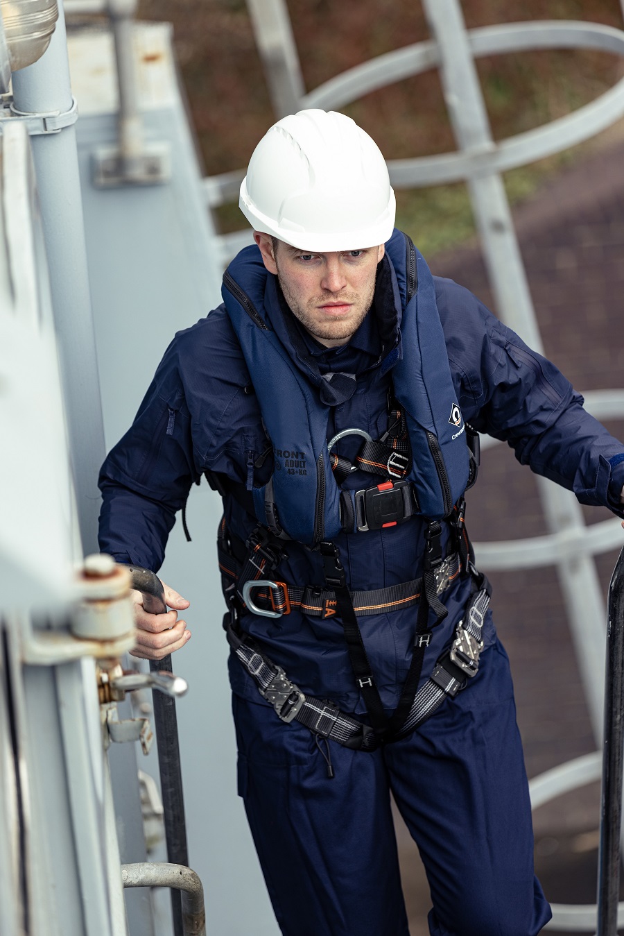 CREWSAVER TAKES SURVIVAL TECHNOLOGY TO NEW HEIGHTS WITH ‘WEAR ALL DAY’ LIFEJACKET FOR GROWING OFFSHORE WIND MARKET