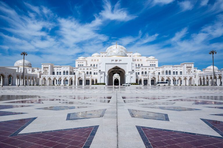 ZqyXghKT-Qasr-Al-Wattan-Abu-Dhabi-1