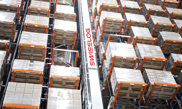 Image - Vectura stacker crane for high bay warehouse
