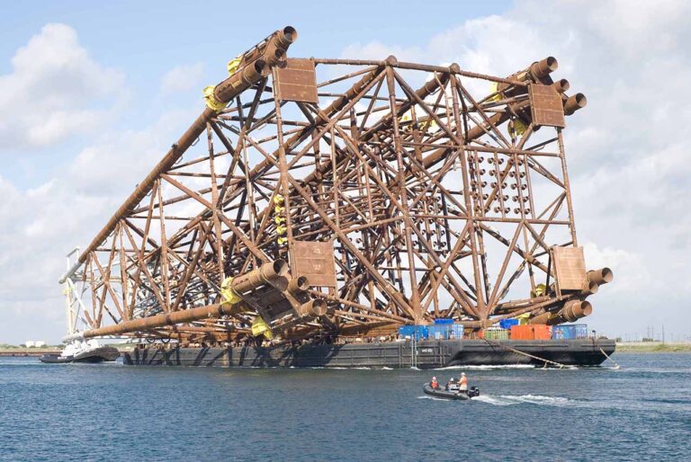 New oil rig going to the gulf